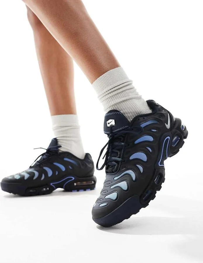 Nike Air Max Plus Drift sneakers in black and blue - Image 3