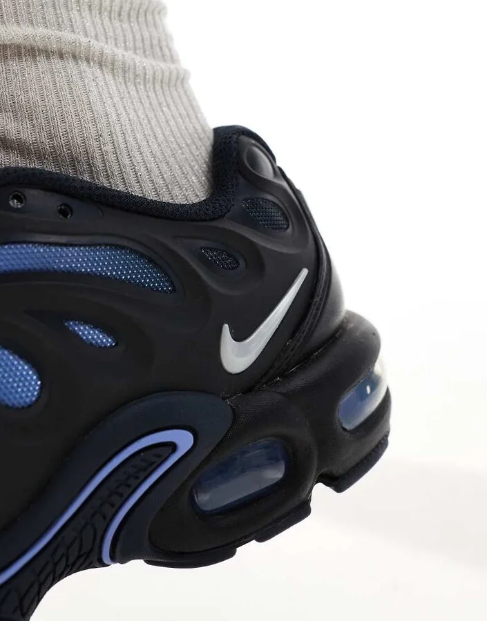 Nike Air Max Plus Drift sneakers in black and blue - Image 4