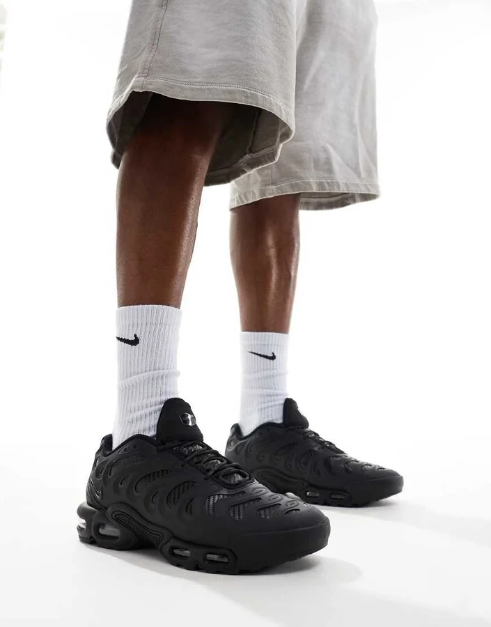 Nike Air Max Plus Drift sneakers in black