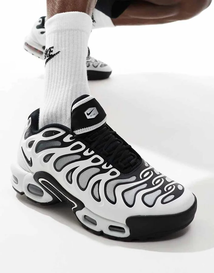 Nike Air Max Plus Drift sneakers in white and silver - Image 3
