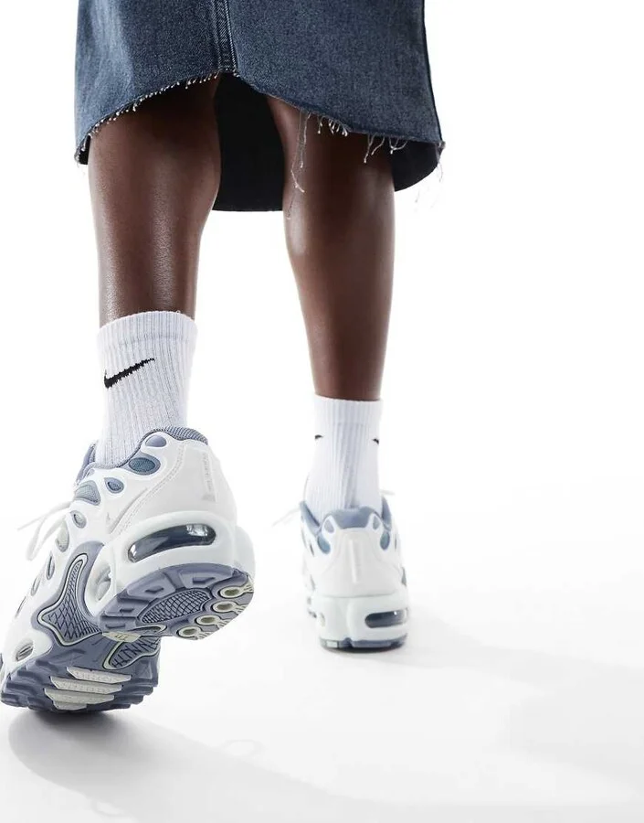 Nike Air Max Plus Drift sneakers in white and silver - Image 4