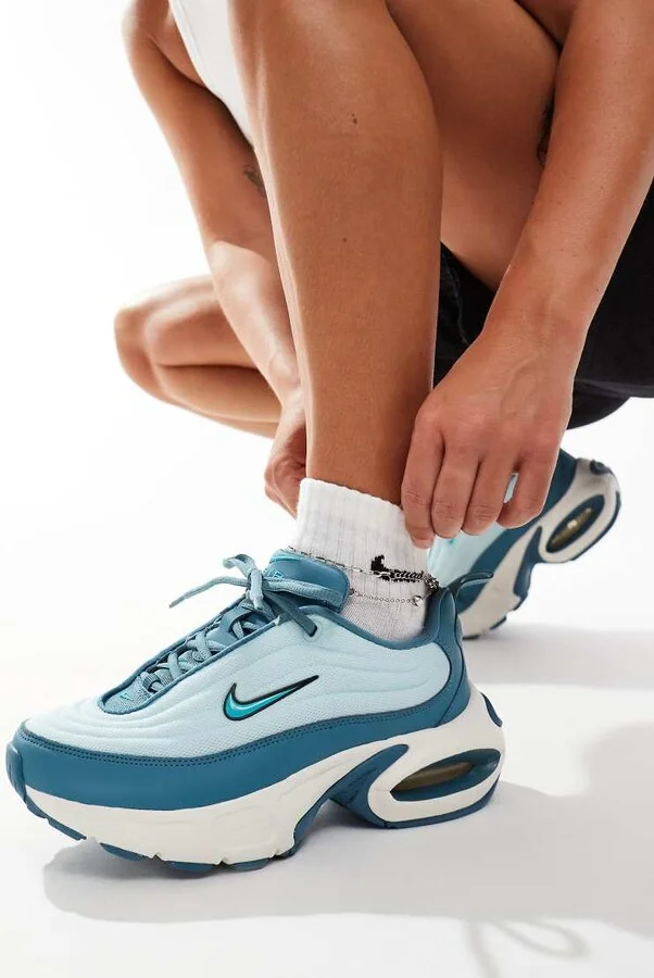 Nike Air Max Portal sneakers in blue