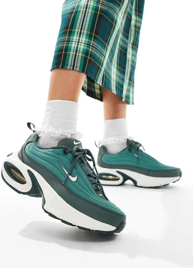 Nike Air Max Portal sneakers in green and white - Image 2