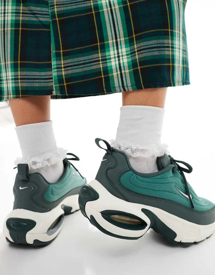 Nike Air Max Portal sneakers in green and white - Image 3