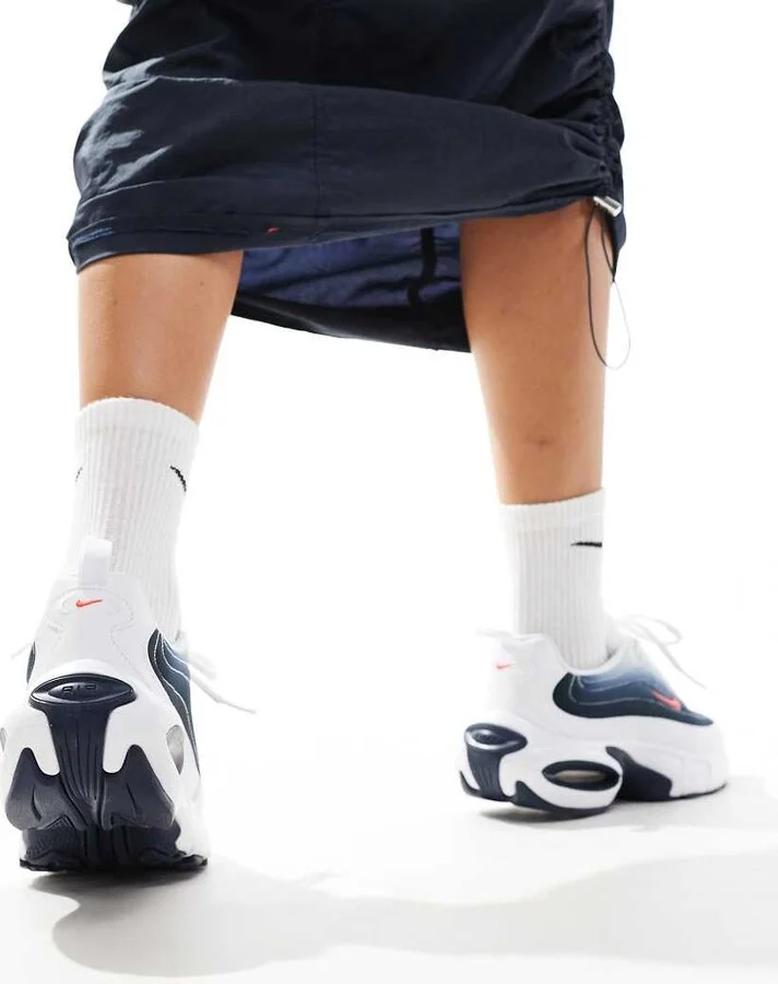 Nike Air Max Portal sneakers in white and navy - Image 3