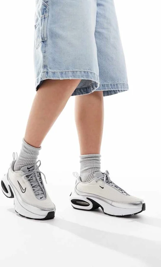 Nike Air Max Portal sneakers in white and silver - Image 3