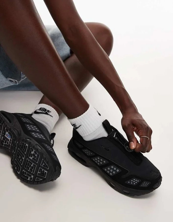 Nike Air Max SNDR sneakers in black and silver - Image 3