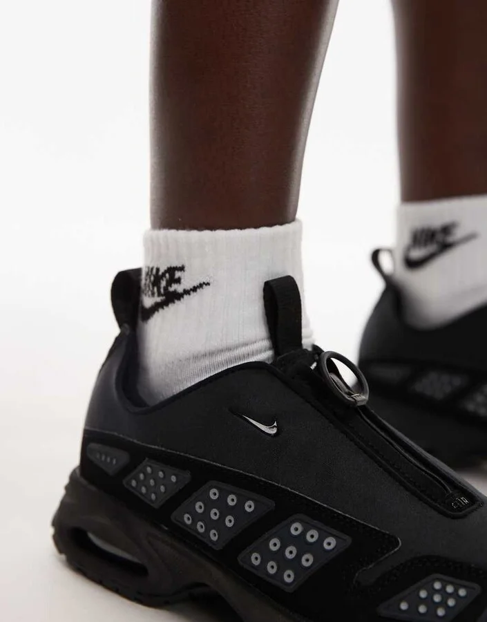 Nike Air Max SNDR sneakers in black and silver - Image 4