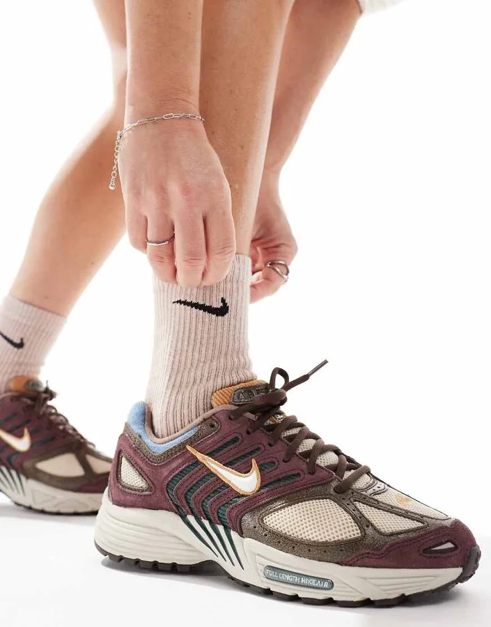 Nike Air Pegasus 2005 sneakers in beige and brown