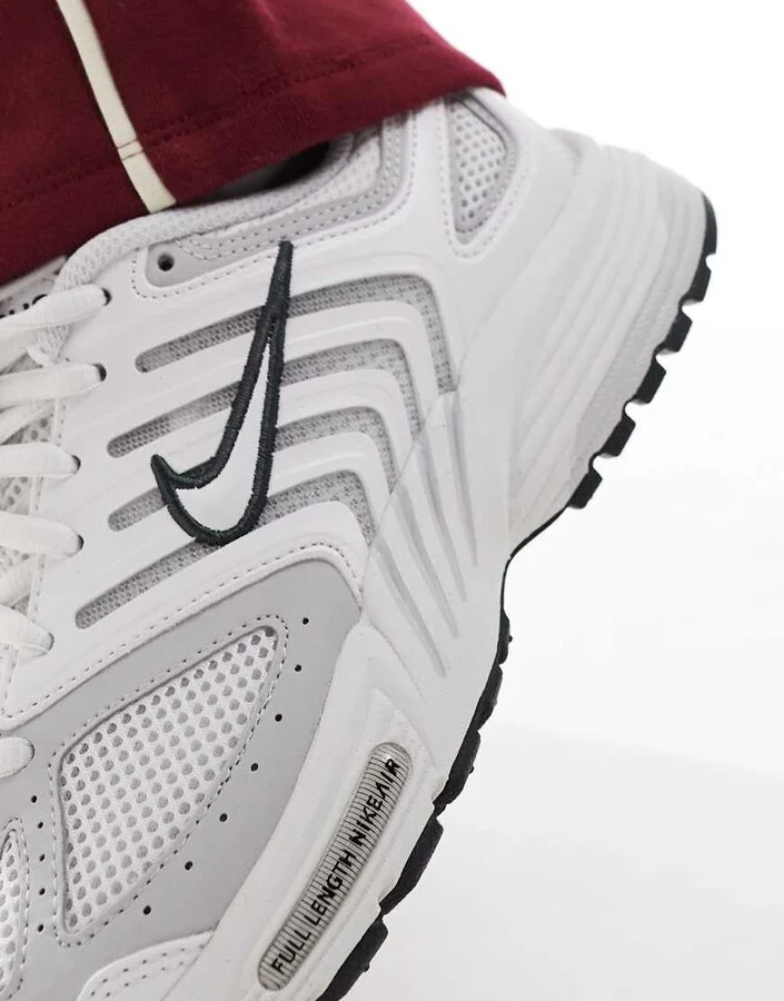 Nike Air Pegasus 2005 sneakers in white - Image 2