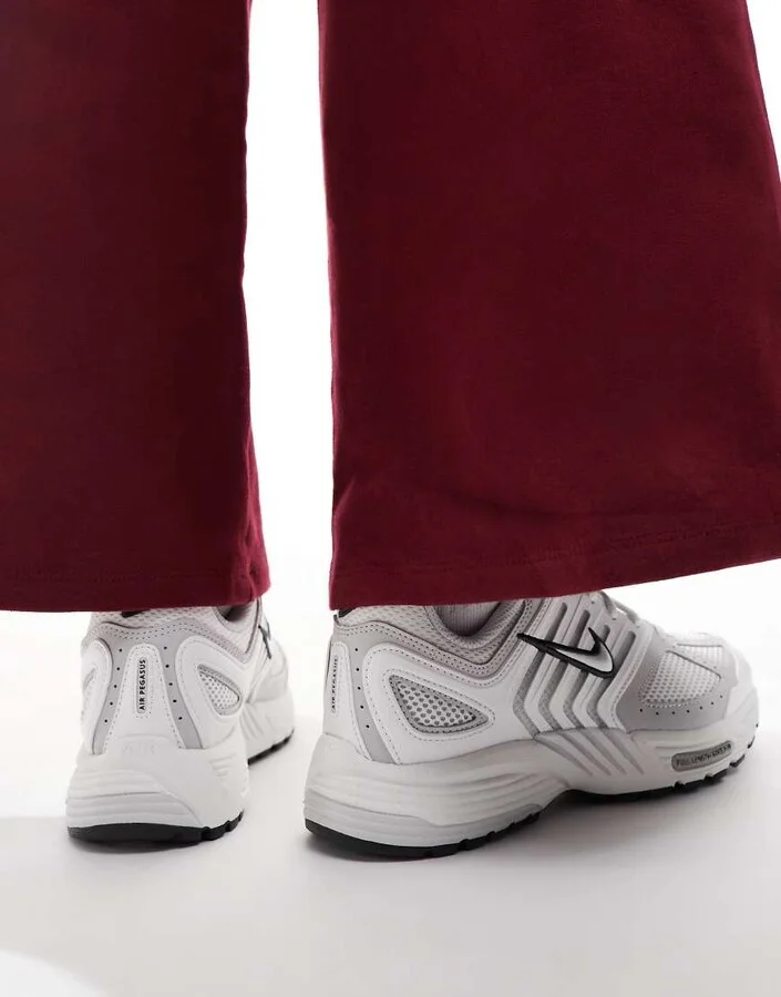 Nike Air Pegasus 2005 sneakers in white - Image 4