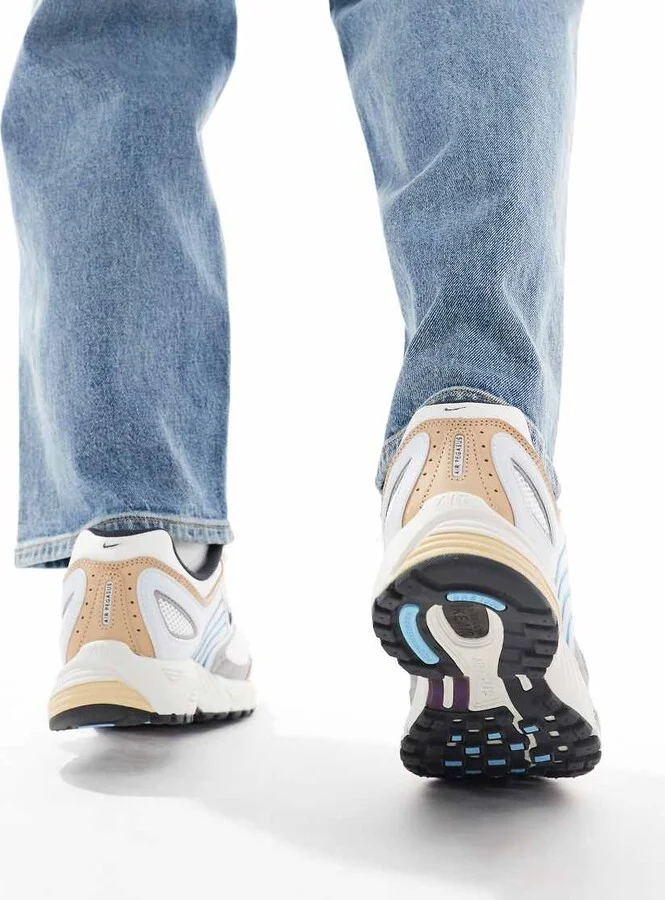 Nike Air Pegasus 2005 sneakers in white and blue - Image 3