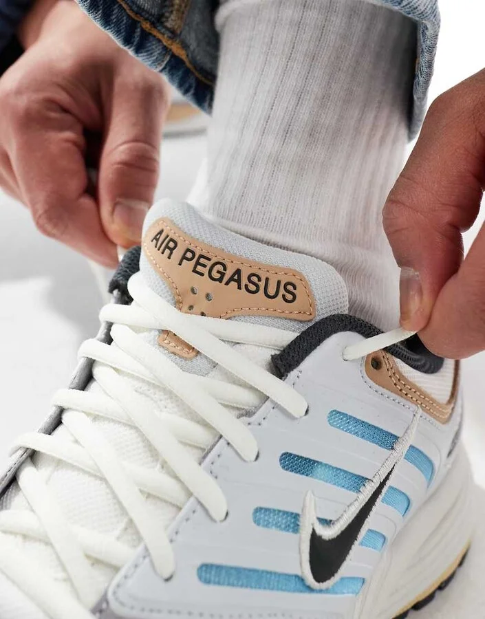Nike Air Pegasus 2005 sneakers in white and blue - Image 4