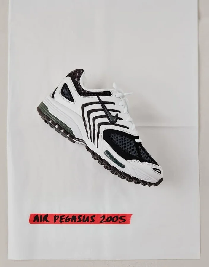 Nike Air Pegasus 2005 sneakers in white and dark green - Image 4
