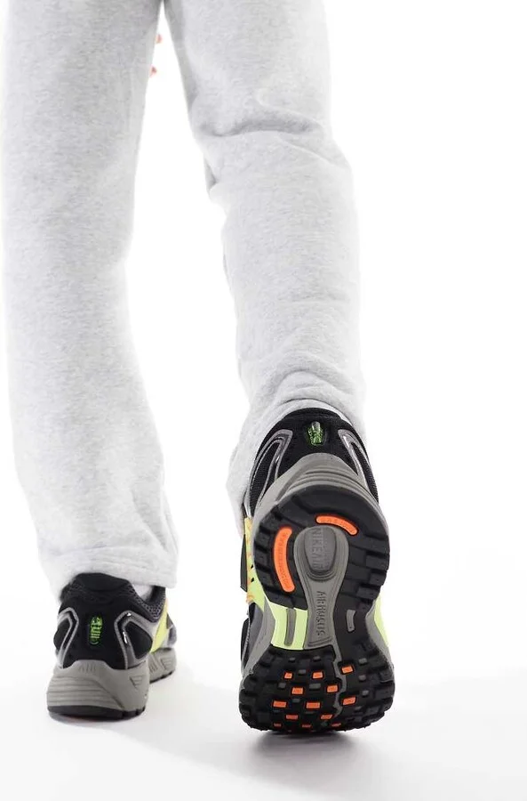 Nike Air Pegasus Wave sneakers in black and orange - Image 4