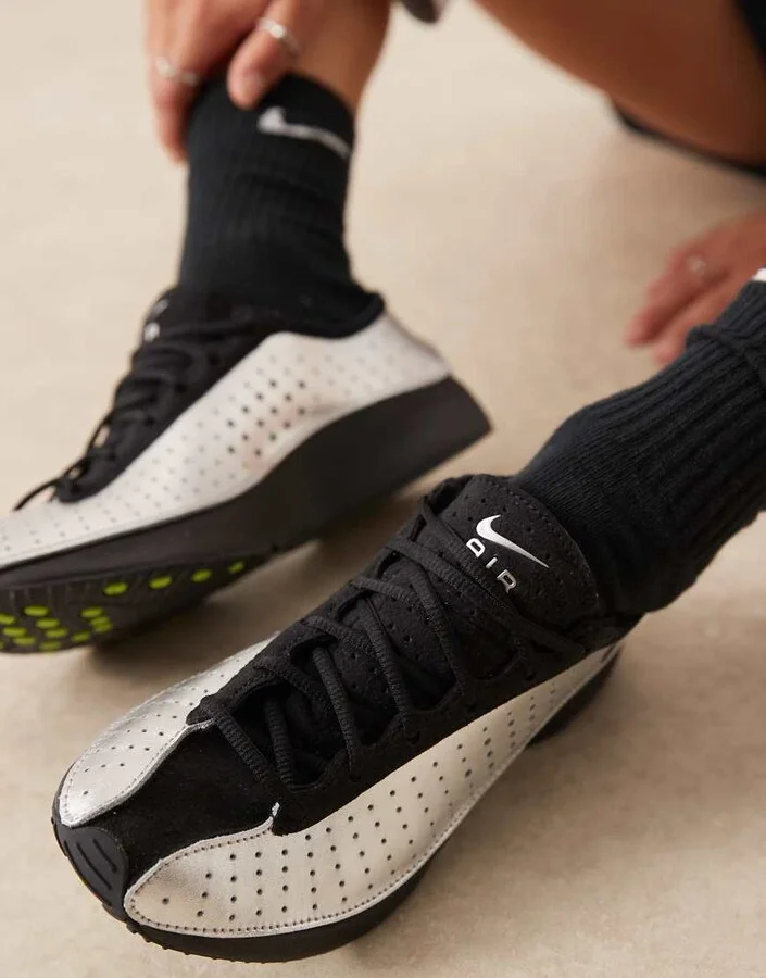 Nike Air Superfly sneakers in metallic silver & black - Image 3
