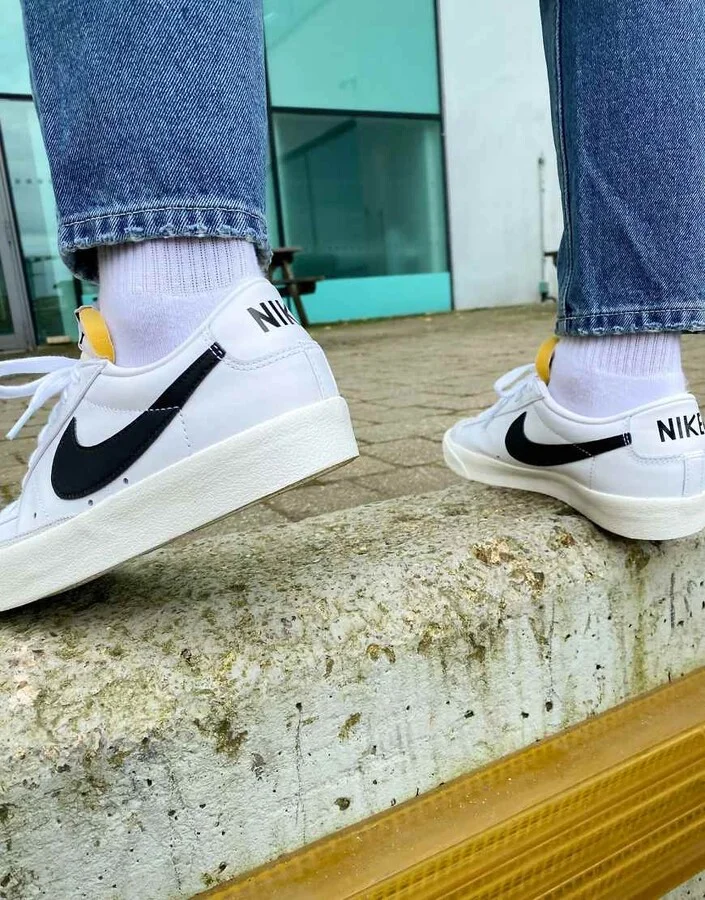 Nike Blazer Low '77 VNTG sneakers in white/black - Image 3