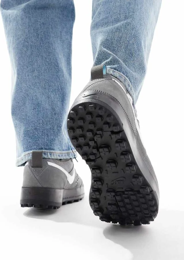 Nike C1ty sneakers in dark gray and white - Image 3