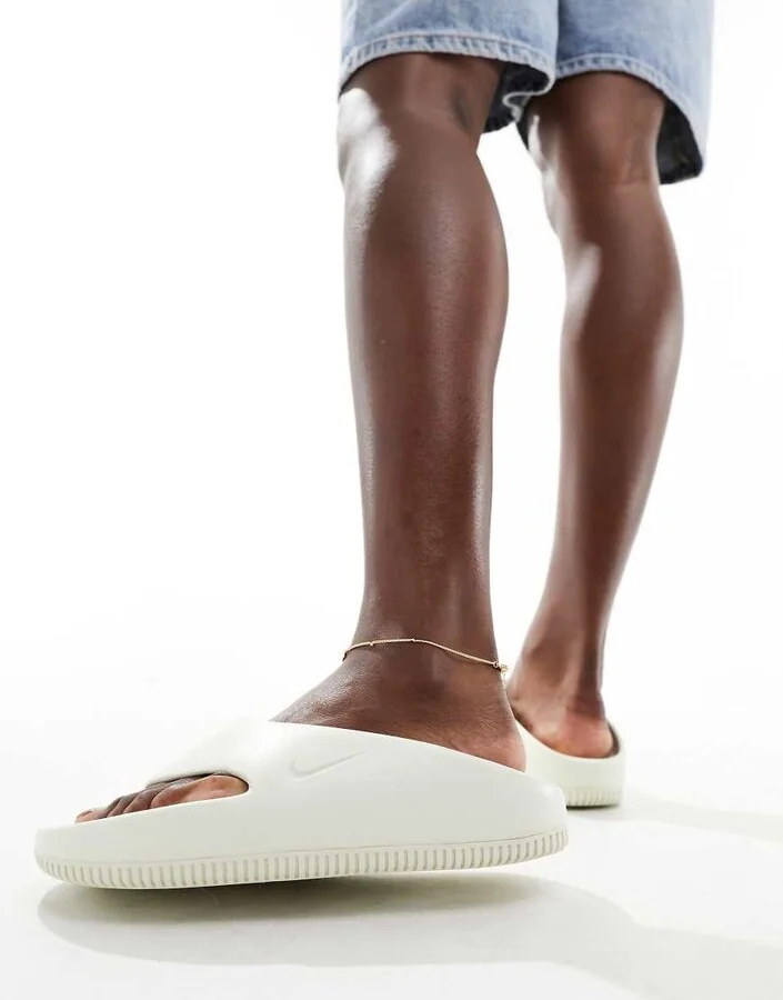 Nike Calm flip flops in off white - Image 2