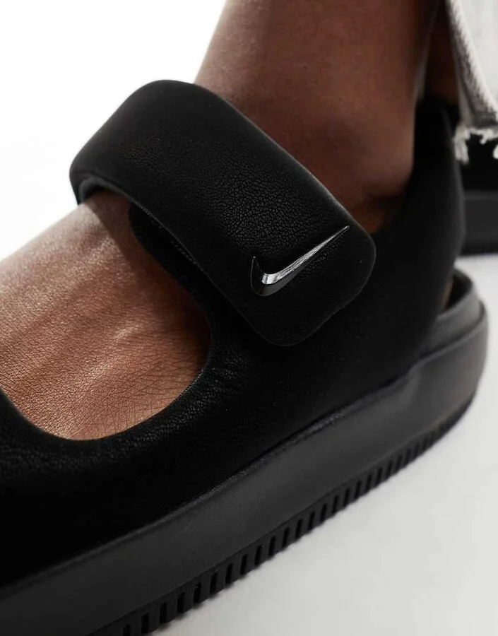 Nike Calm sandals in black - Image 3