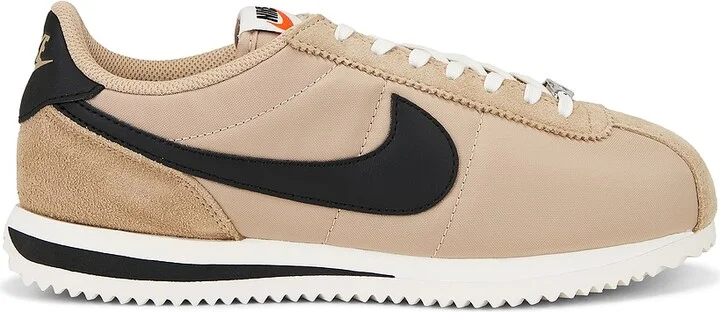 Nike Cortez Sneaker in Beige