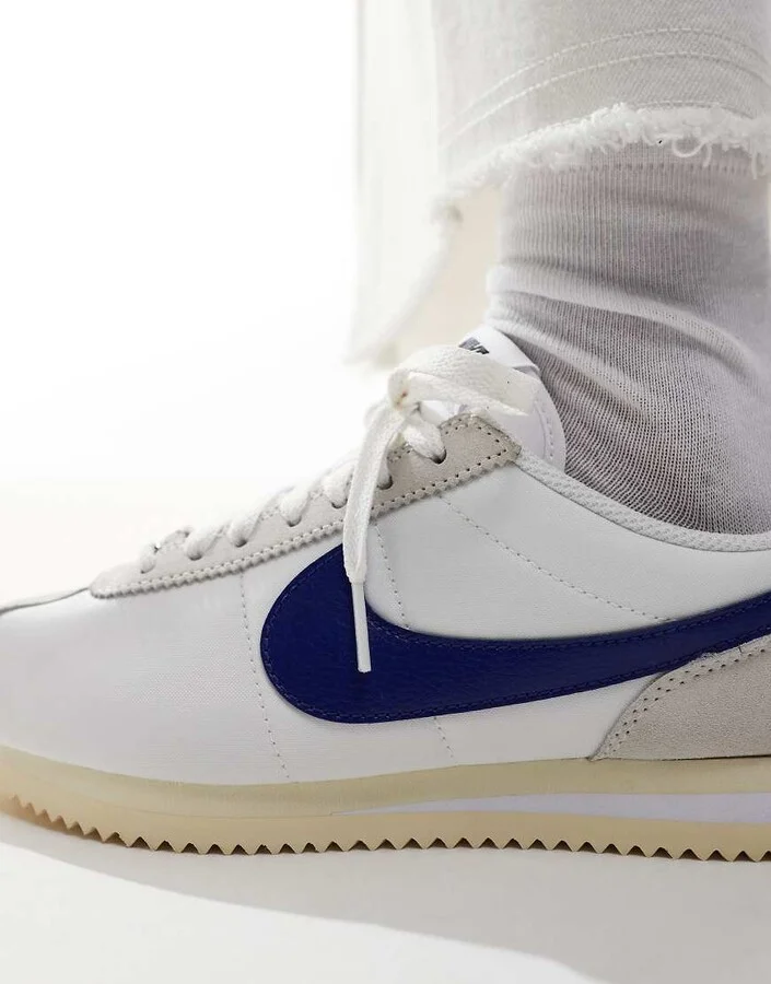 Nike Cortez Textile sneakers in white and blue - Image 4