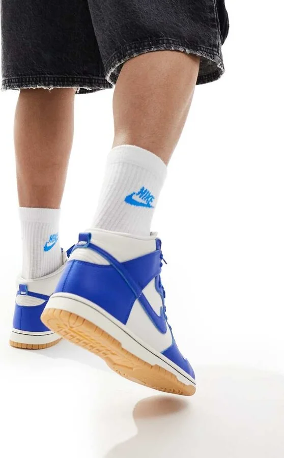 Nike Dunk High SE sneakers in white and blue - Image 4