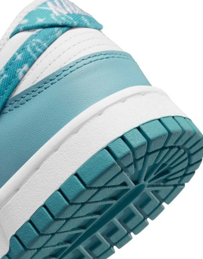 Nike Dunk Low Essential sneakers in white/worn blue - Image 4