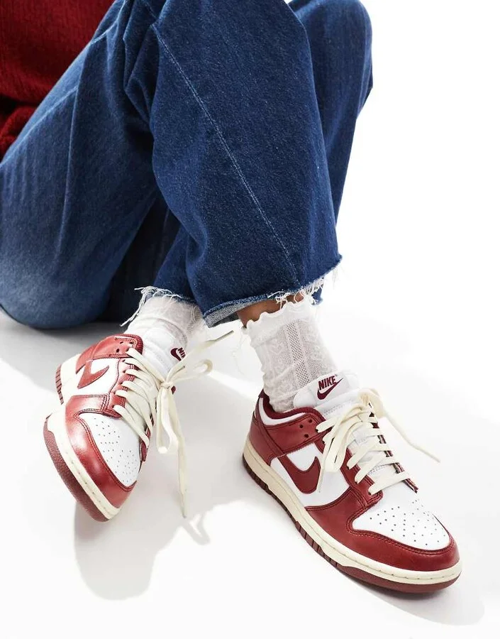Nike Dunk Low Premium sneakers in white and red - Image 3