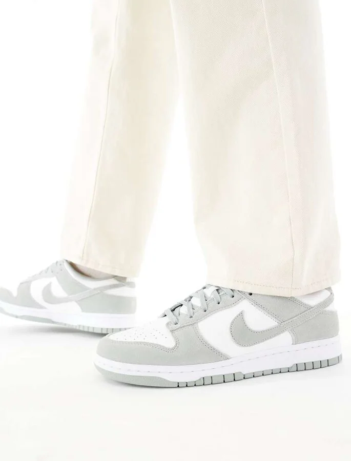 Nike Dunk Low Retro SE sneakers in gray and white - Image 3