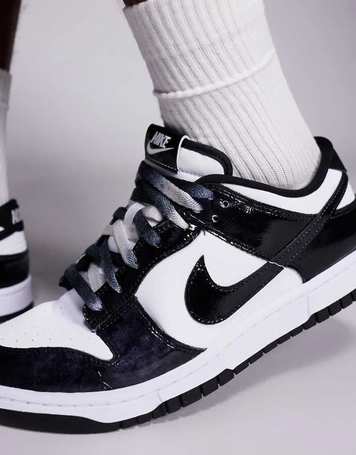 Nike Dunk Low Retro SE sneakers in white and black - Image 3