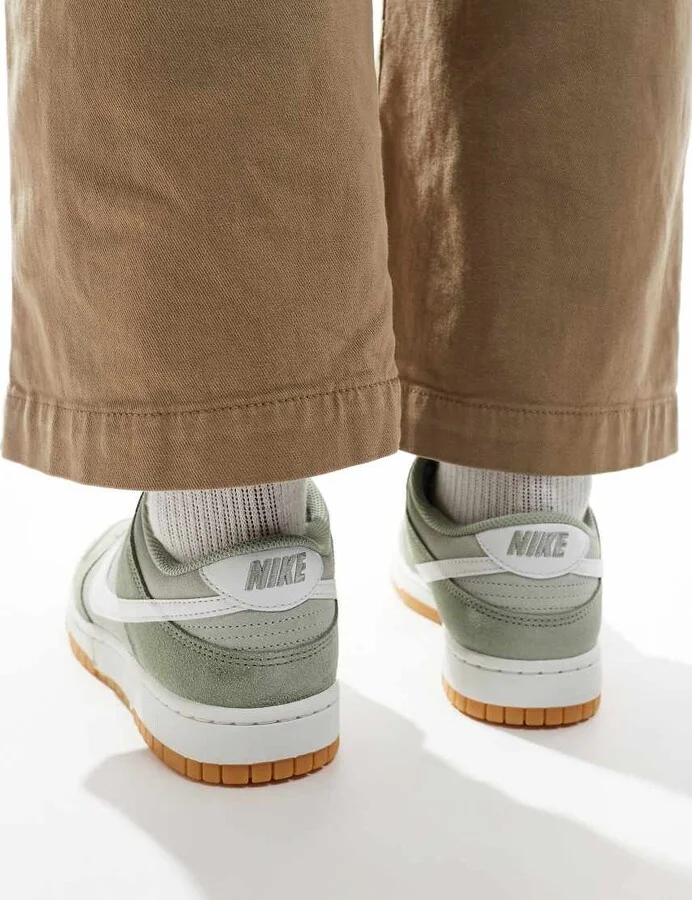 Nike Dunk Low Retro sneakers in green and white - Image 3