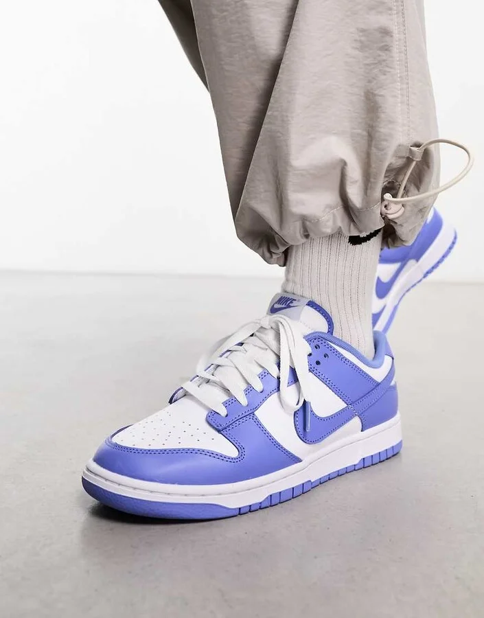 Nike Dunk Low Retro sneakers in white and blue - Image 2