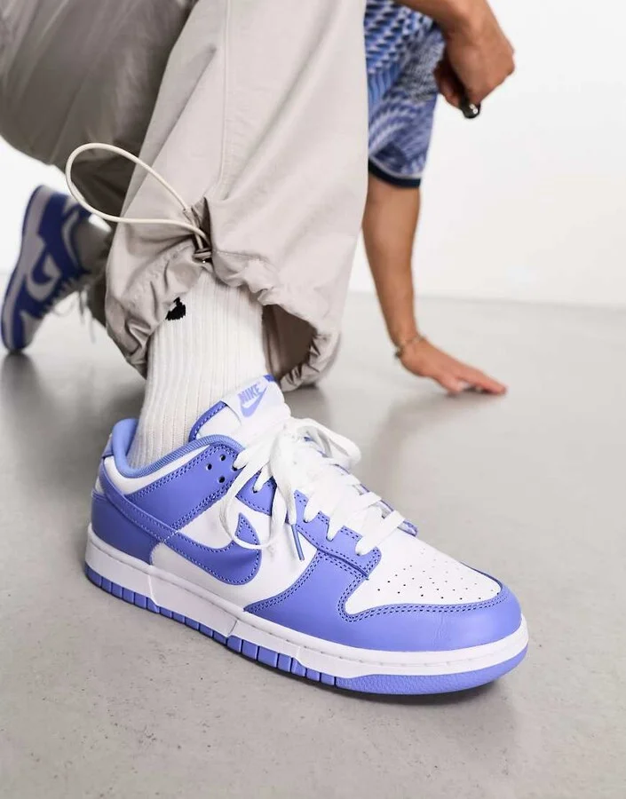 Nike Dunk Low Retro sneakers in white and blue - Image 4