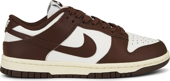Nike Dunk Low Sneaker in Brown