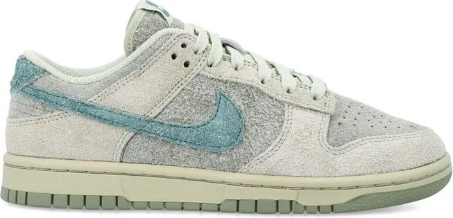 Nike Dunk Low Sneakers