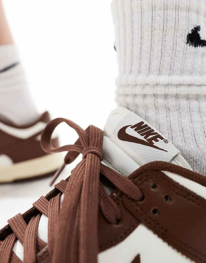 Nike Dunk Low sneakers in brown - Image 3