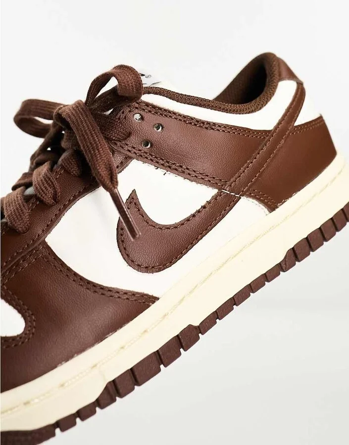Nike Dunk Low sneakers in brown and off white - Image 3