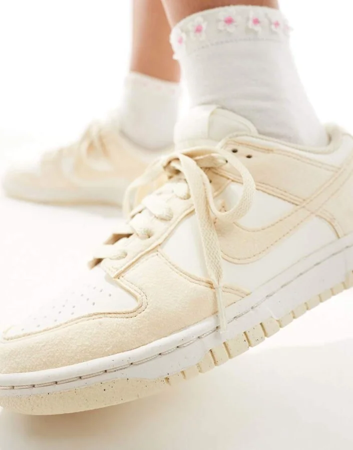 Nike Dunk Low sneakers in white and beige - Image 3