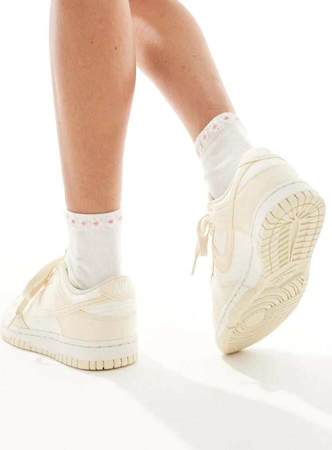 Nike Dunk Low sneakers in white and beige - Image 4