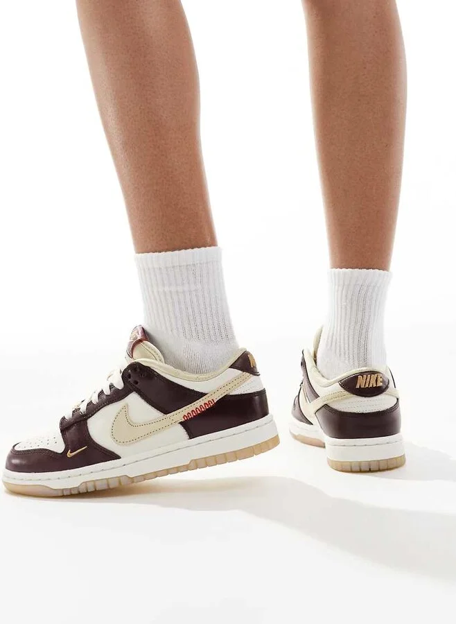 Nike Dunk Low sneakers in white and burgundy - Image 3