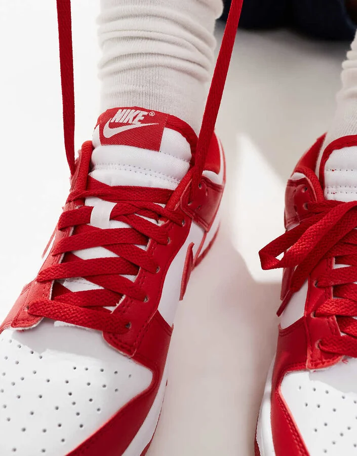 Nike Dunk Low sneakers in white and red - Image 4