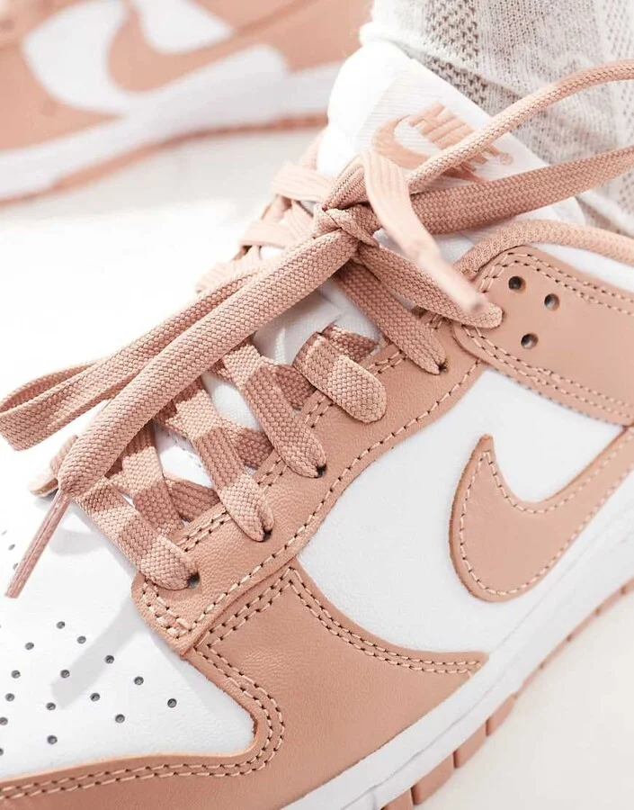 Nike Dunk Low sneakers in white and rose whisper - Image 4
