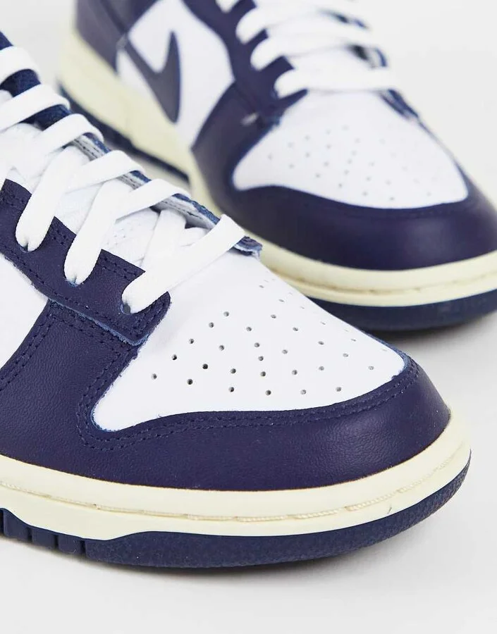 Nike Dunk Low sneakers in white/midnight navy - Image 2