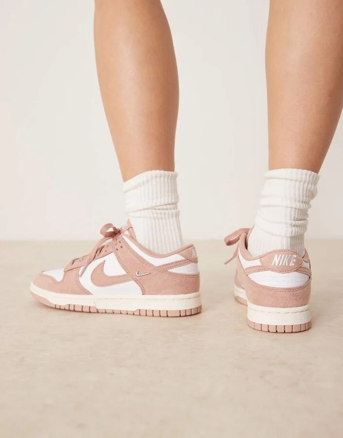 Nike Dunk Low sneakers in white & pink - Image 4