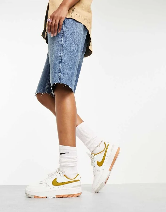 Nike Gamma Force sneakers in ivory & gold - Image 3