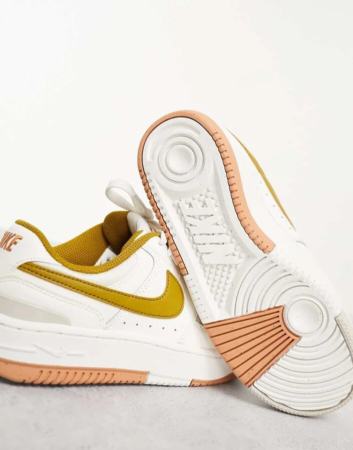 Nike Gamma Force sneakers in ivory & gold - Image 4