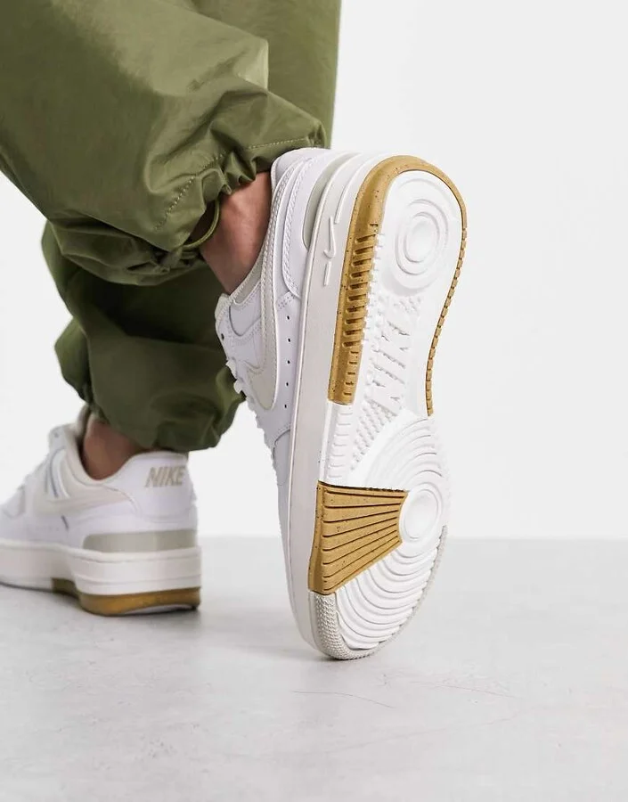 Nike Gamma Force sneakers in white - Image 3