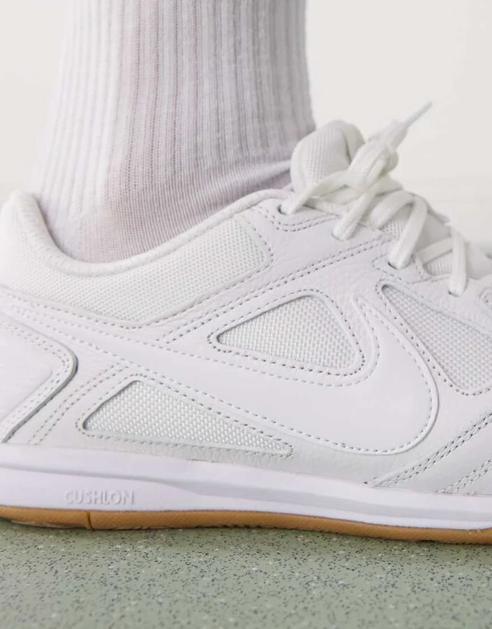 Nike Gato sneakers in white and black - Image 3