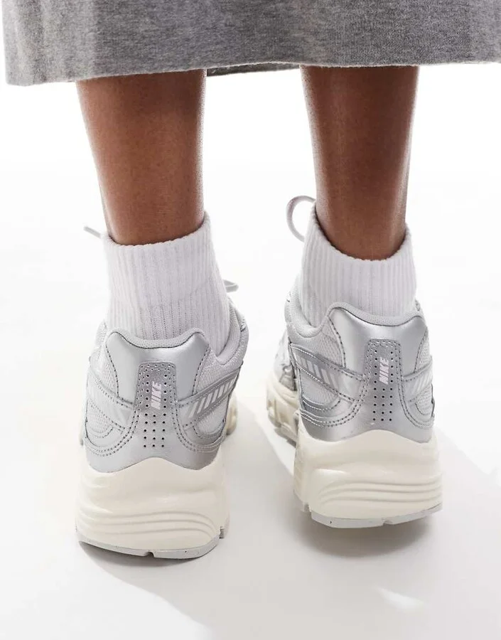 Nike Initiator sneakers in gray and pink - Image 4